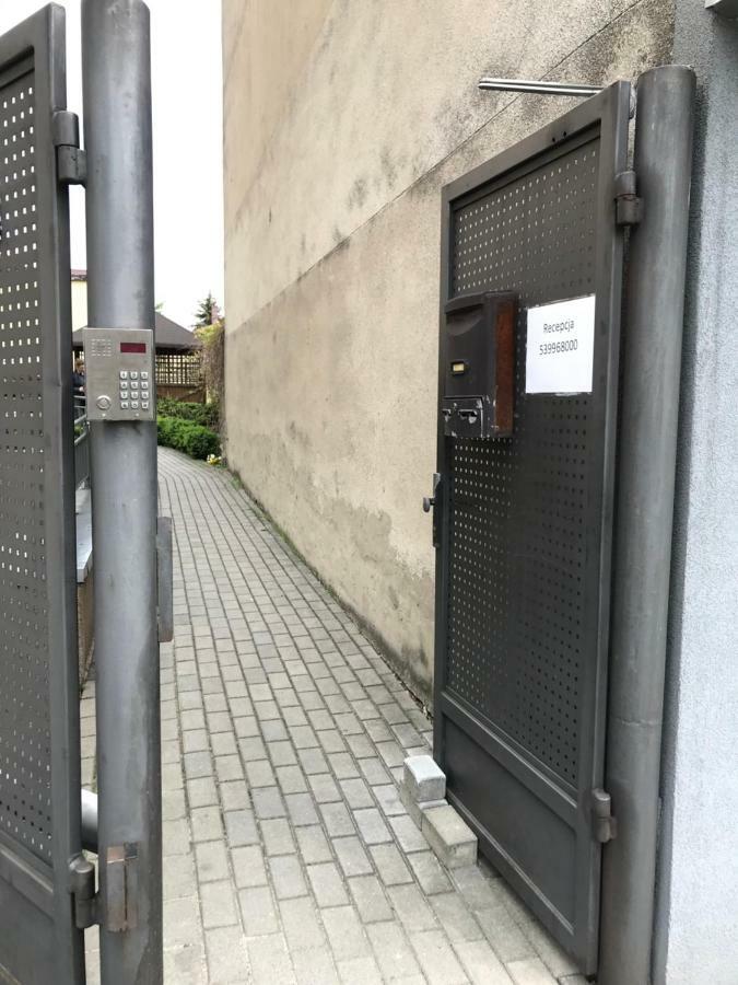 Clarus Mons Studio Hostel Czestochowa Ngoại thất bức ảnh